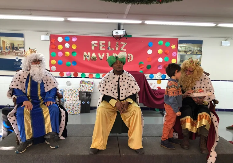 Los 150 niños y niñas de las Escuelas Infantiles de Casa Caridad reciben la visita de los Reyes Magos