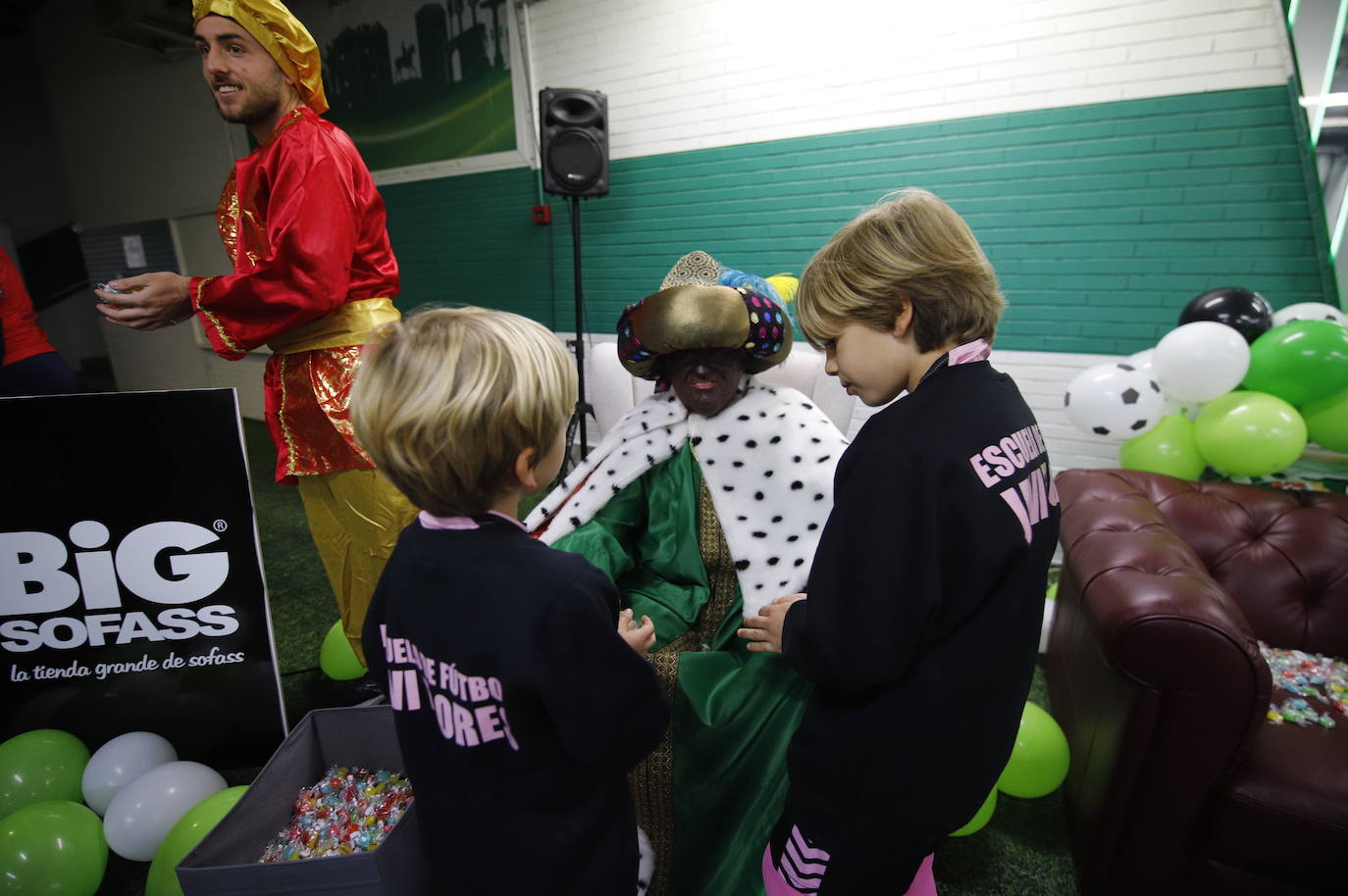 Las impresionantes colas para ver a los Reyes Magos en El Arcángel, en imágenes