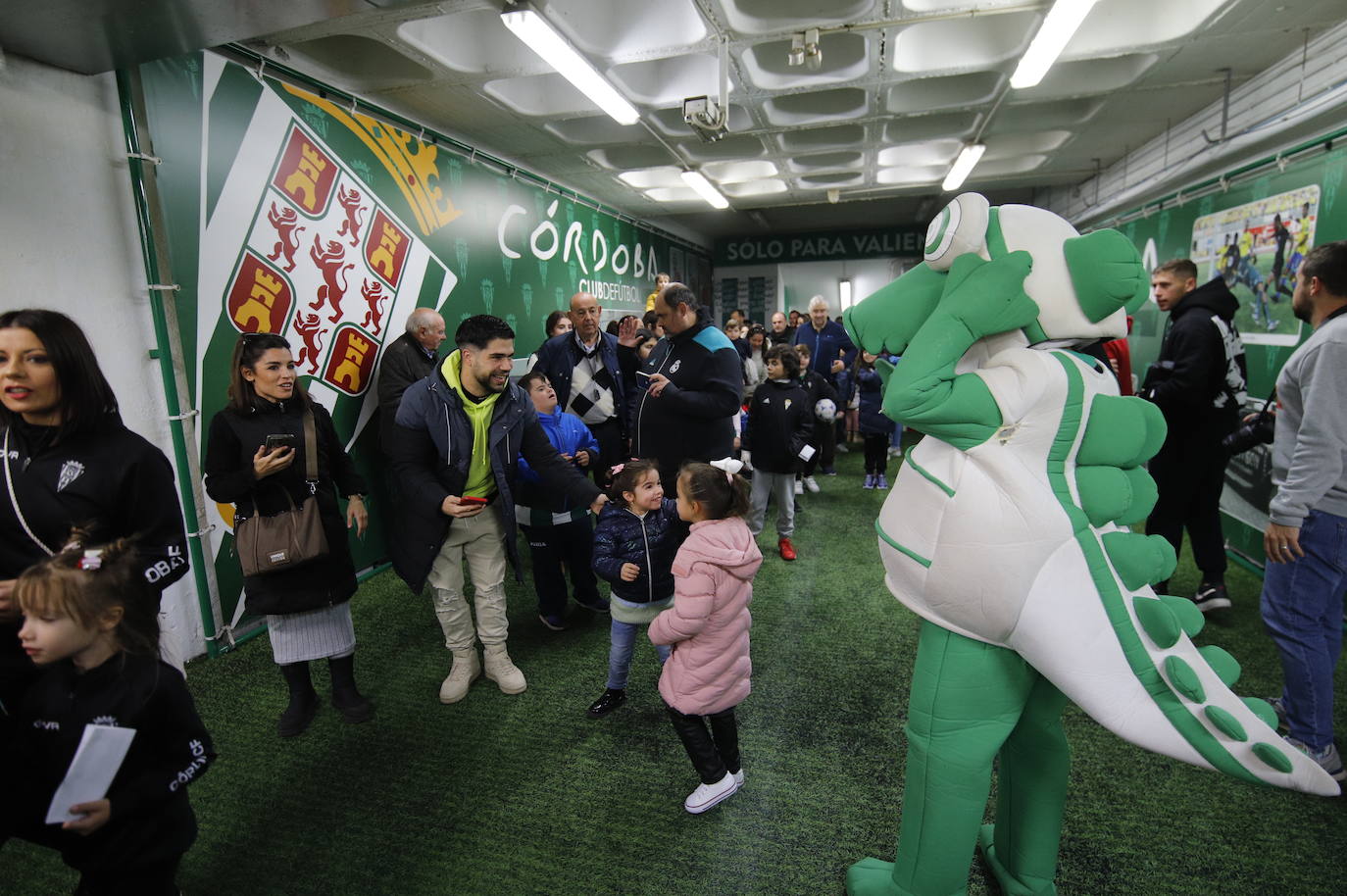 Las impresionantes colas para ver a los Reyes Magos en El Arcángel, en imágenes