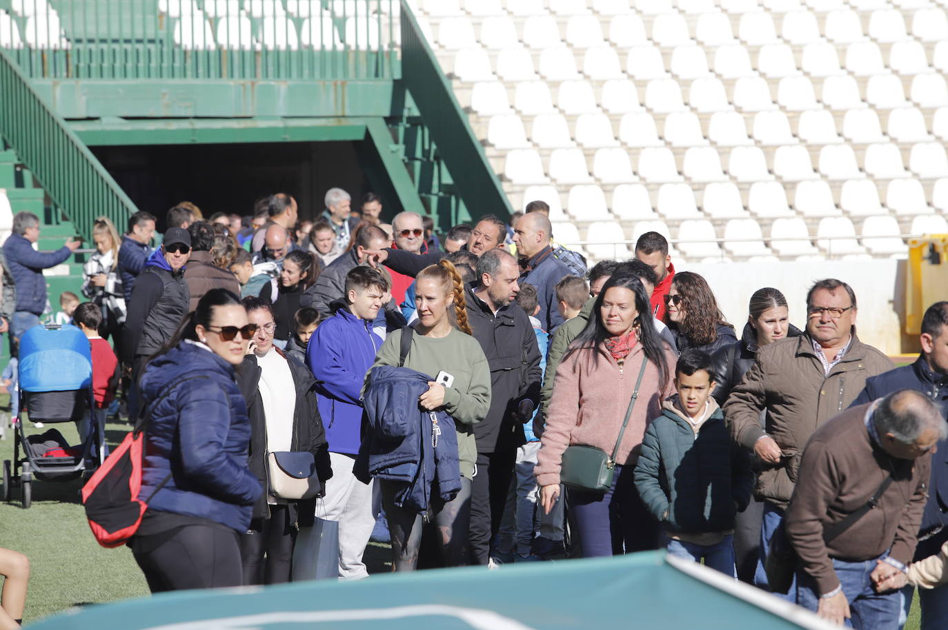 Las impresionantes colas para ver a los Reyes Magos en El Arcángel, en imágenes
