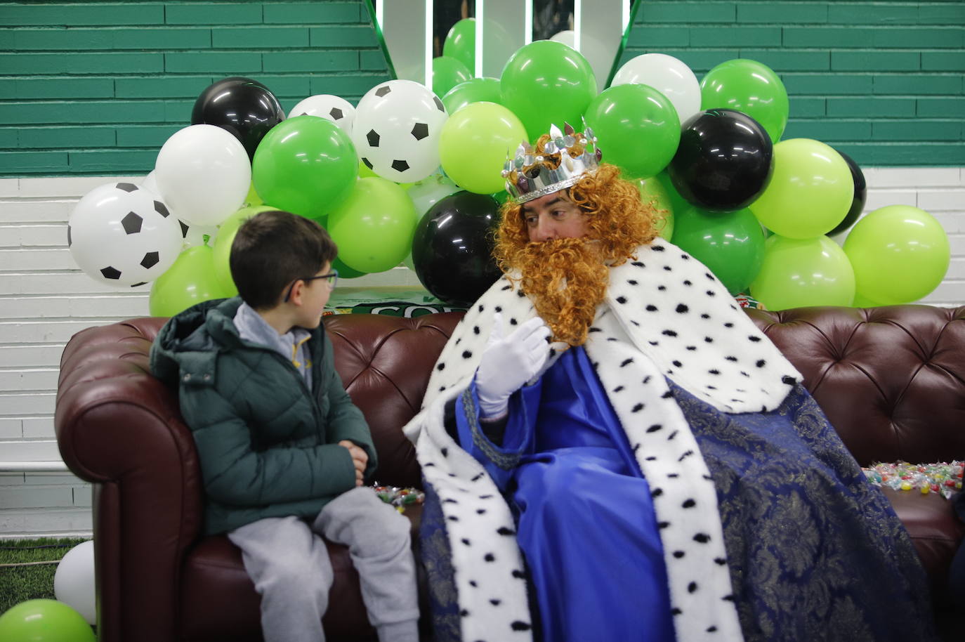 Las impresionantes colas para ver a los Reyes Magos en El Arcángel, en imágenes