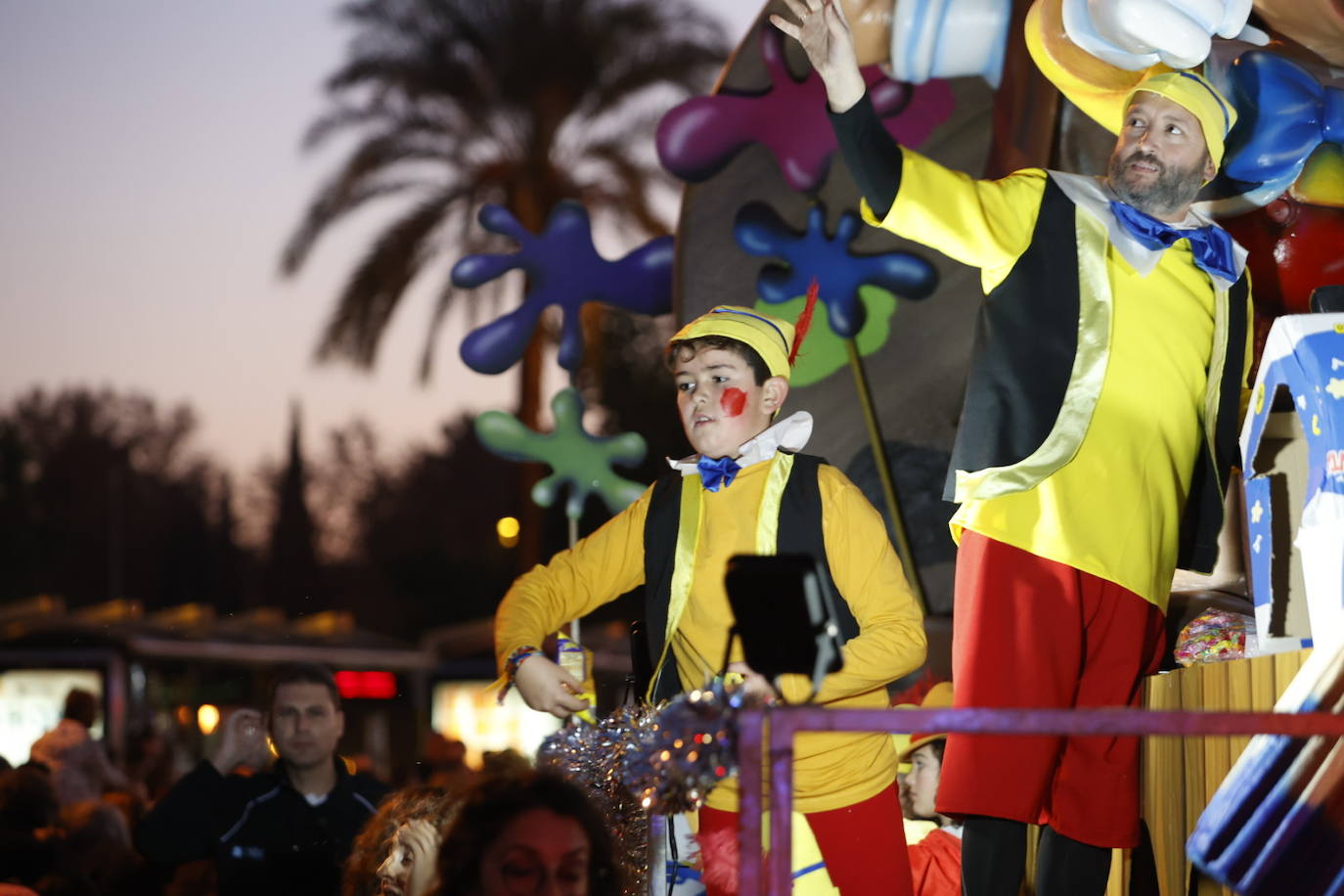El apoteósico paso de la Cabalgata de los Reyes Magos por el Centro de Córdoba, en imágenes