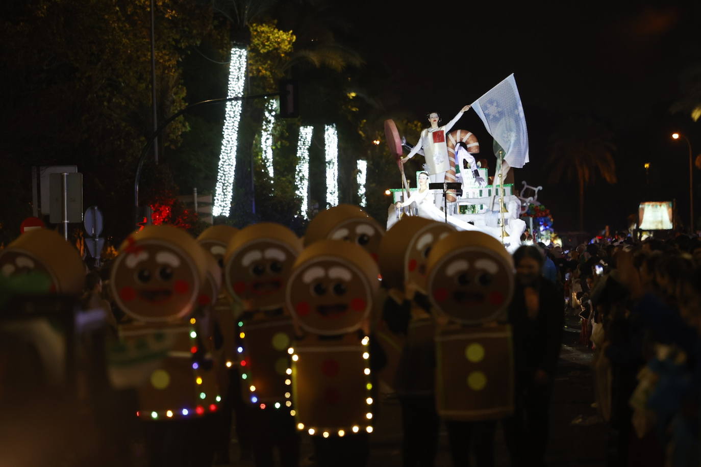 El apoteósico paso de la Cabalgata de los Reyes Magos por el Centro de Córdoba, en imágenes