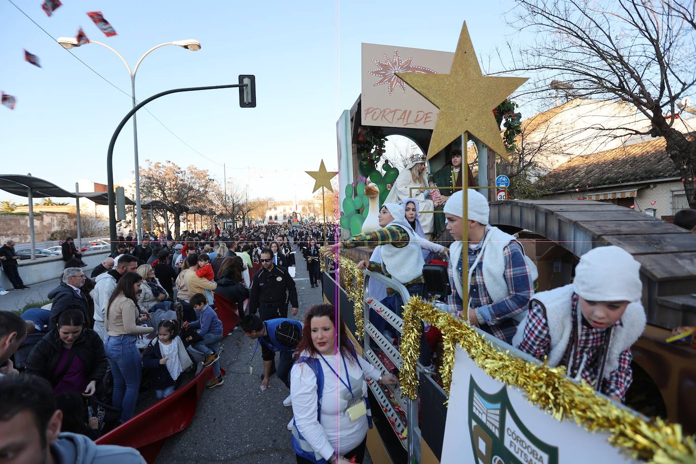 El arranque de la Cabalgata de Reyes de Córdoba 2023, en imágenes