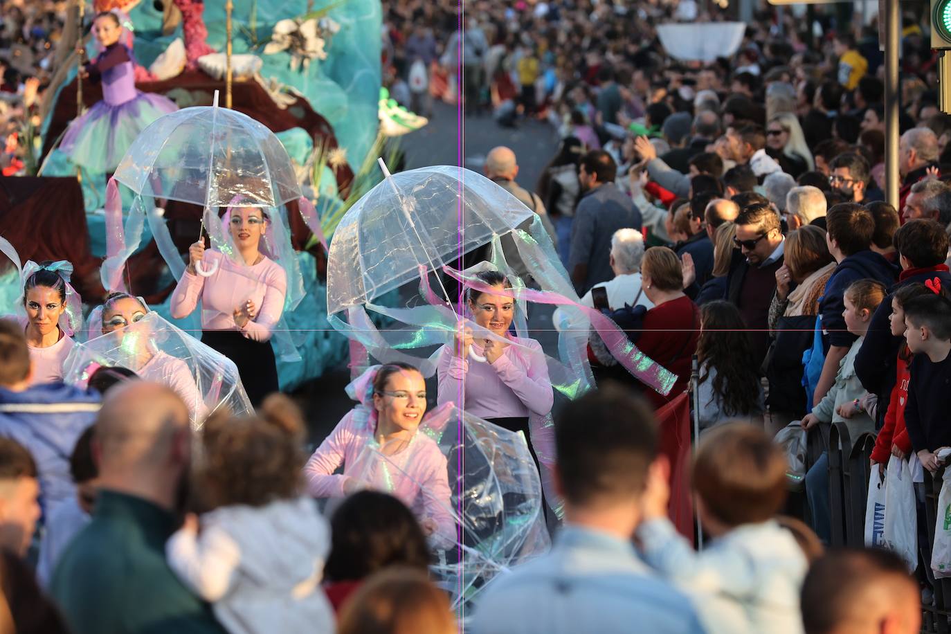 El arranque de la Cabalgata de Reyes de Córdoba 2023, en imágenes