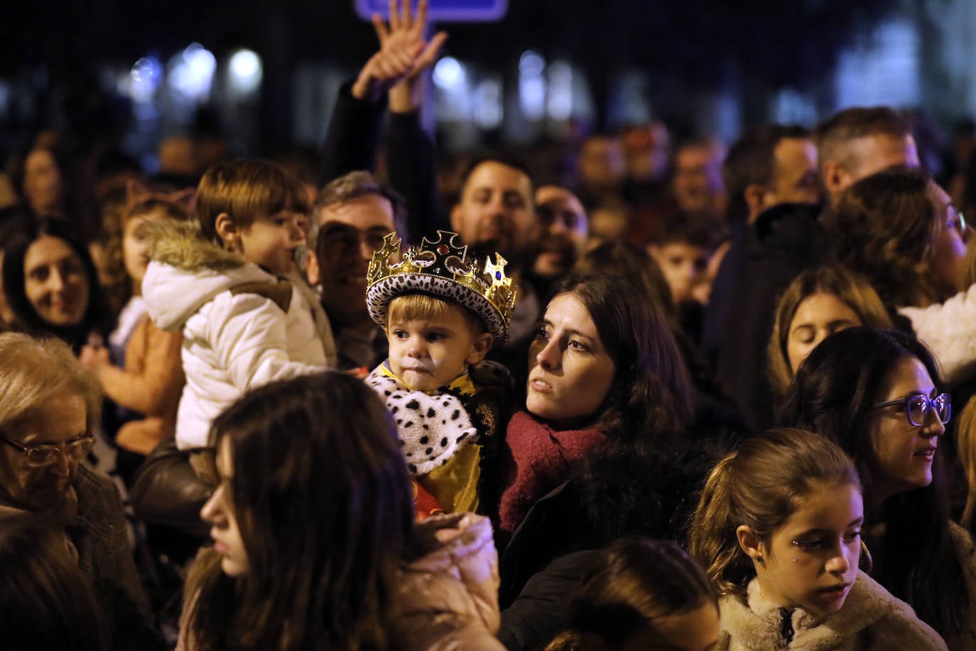El multitudinario final de la Cabalgata de los Reyes Magos de Córdoba, en imágenes