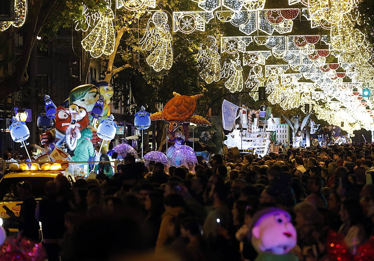 Cabalgata de los Reyes Magos por la avenida de las Ollerías