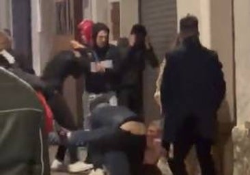 Un grupo de menores agreden a clientes de un bar de Sitges entre insultos homófobos