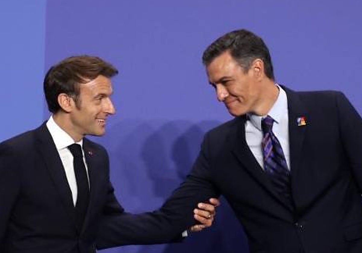 Emmanuel Macron y Pedro Sánchez durante la cumbre de la OTAN