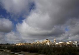 El tiempo en Córdoba | Cielos cubiertos y lluvia escasa para el arranque de la semana