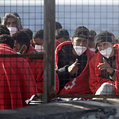 Rescatadas 89 personas, entre ellas 3 niños, de dos neumáticas en Lanzarote