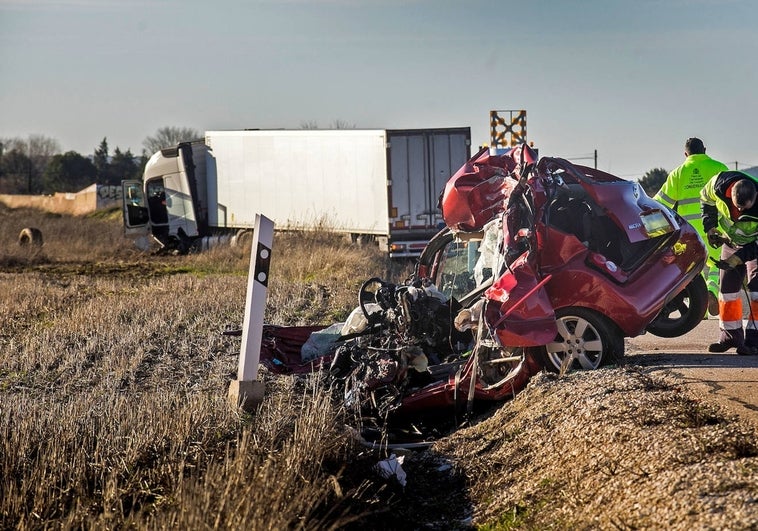 Un hombre de 78 años fallece al chocar contra un camión en la N-120 en Cardeñajimeno (Burgos)