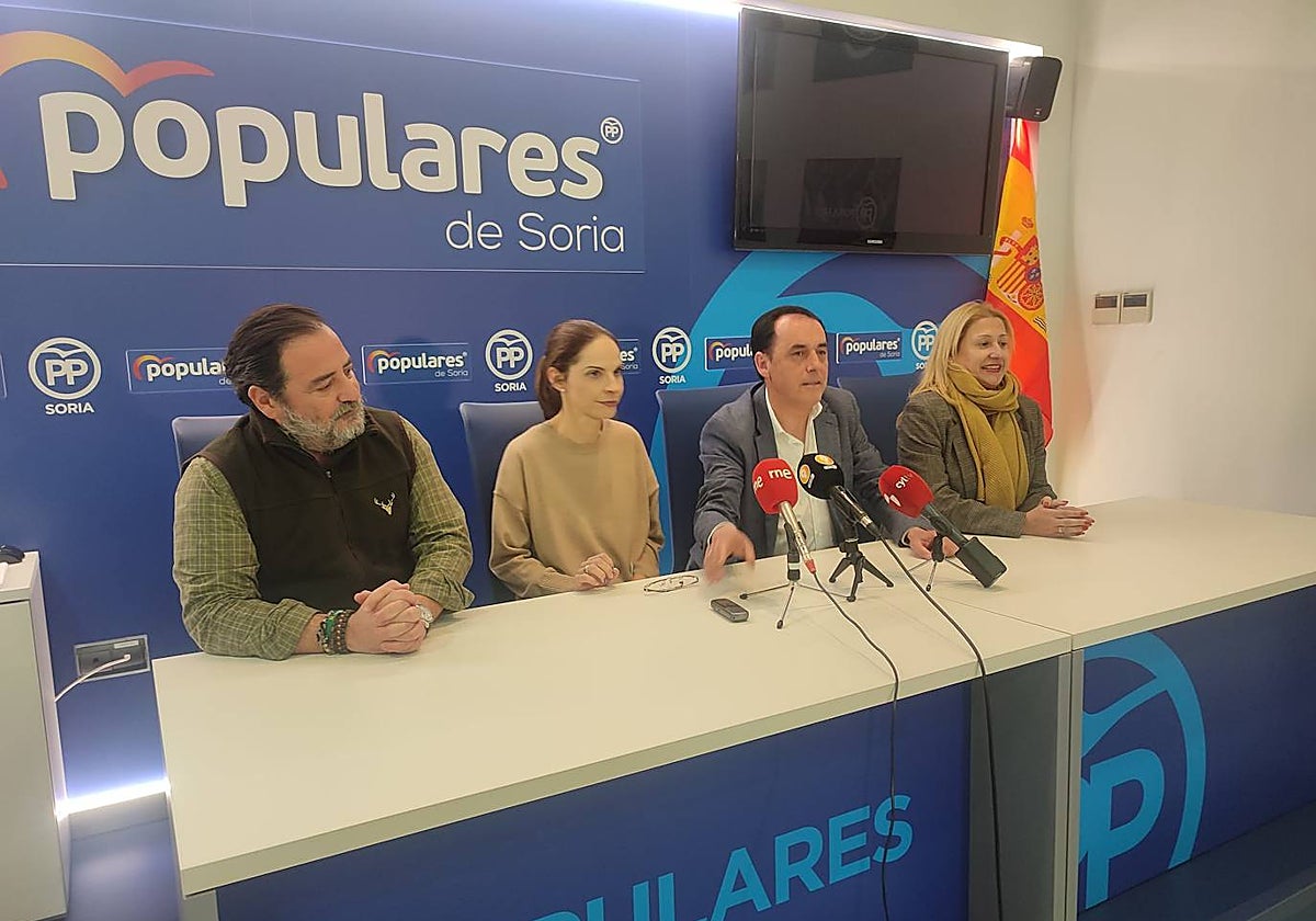 Belén Izquierdo (2i) presentada como candidata a la alcaldía de Soria