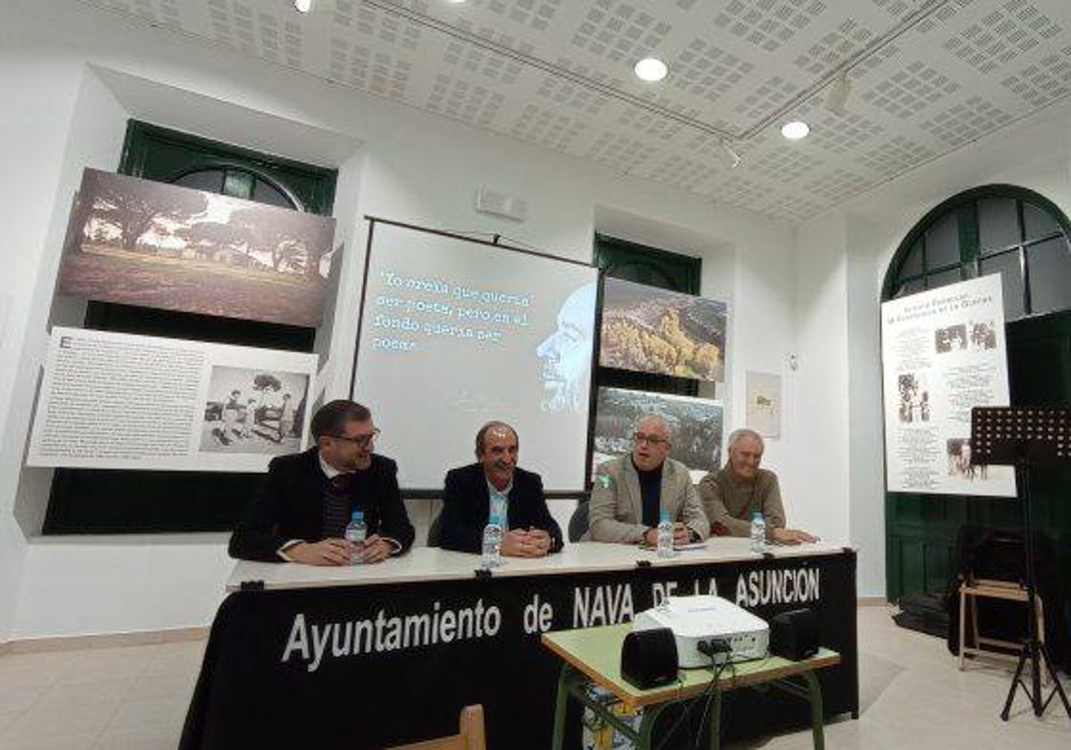 Reunión del jurado del Premio Internacional de Poesía  'Jaime Gil de Biedma y Alba', concedido por el Ayuntamiento de Nava de la Asunción (Segovia)