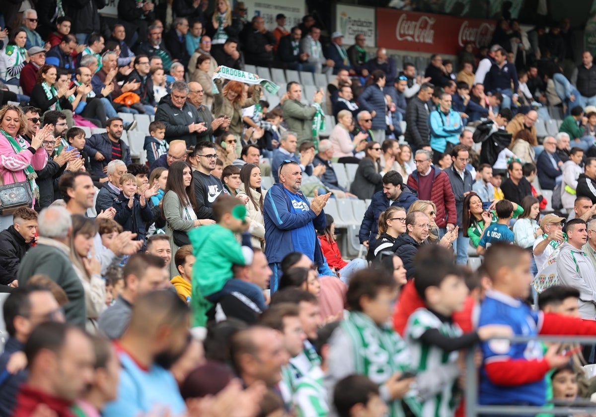 Los aficionados del Córdoba CF en El Arcángel