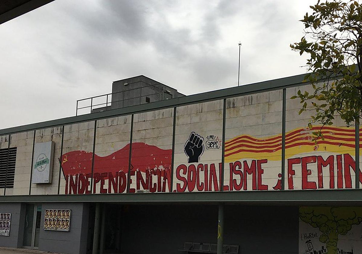 Pintada independentista en la Universidad Autónoma de Barcelona