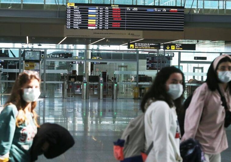 Santiago es el único aeropuerto gallego que supera el tráfico de pasajeros anterior a la pandemia