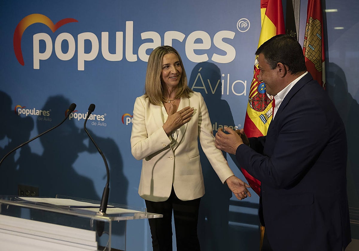 Alicia García, junto al presidente del PP de Ávila, Carlos García en su presentación este martes como candidata a la capital abulense