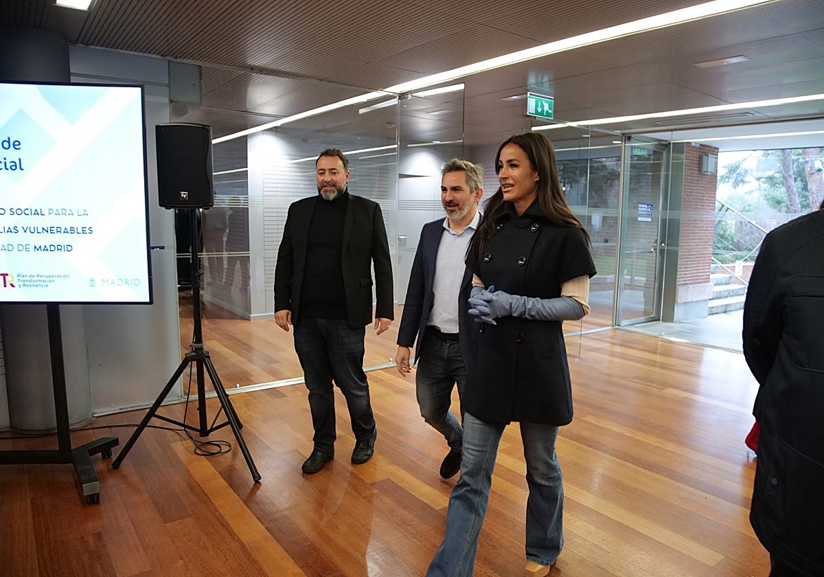 La vicealcaldesa, Begoña Villacís, junto al delegado de Familias, José Aniorte, ayer, en la presentación del programa