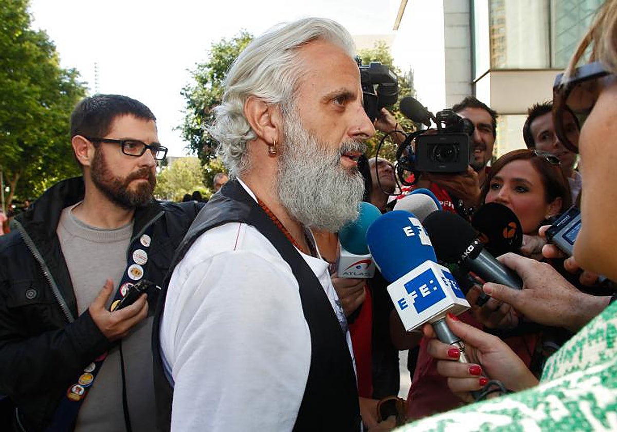 Imagen de archivo de Marcos Benavent en la entrada de la Audiencia Provincial de Valencia