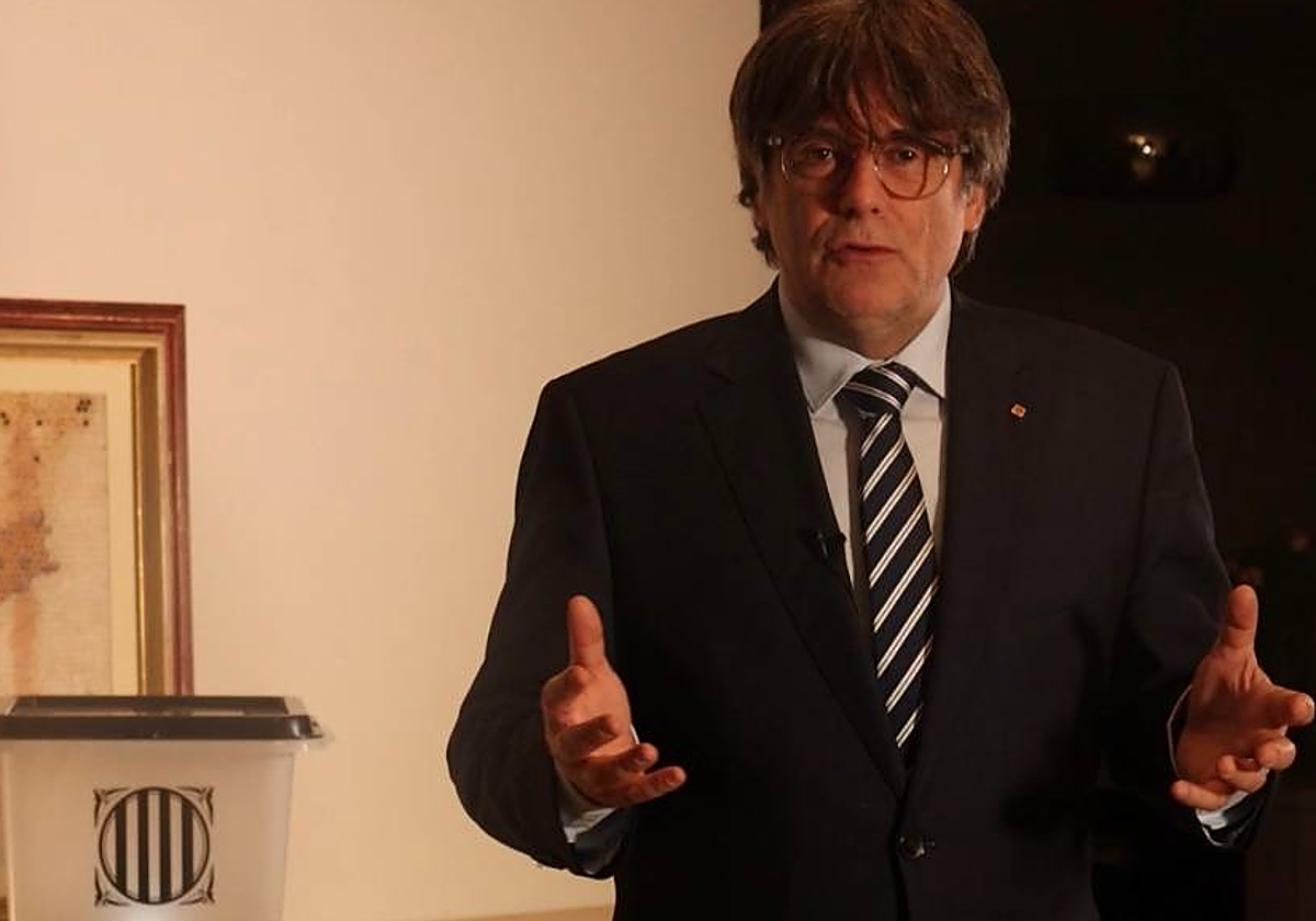 Carles Puigdemont, en un fotograma del vídeo emitido por su canal de Youtube
