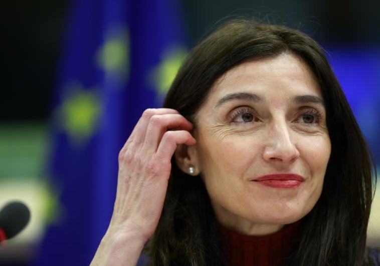 Pilar Llop sostiene en Bruselas que el Tribunal Constitucional «es un órgano político»