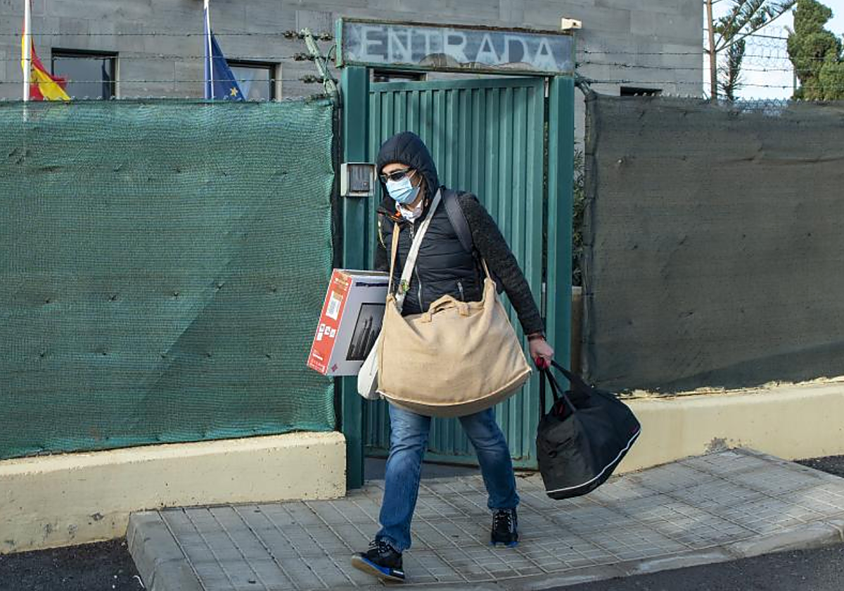 Raúl D. sale de la cárcel de Tahíche (Lanzarote)