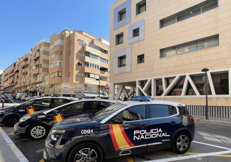 Atan a un hombre durante horas y asaltan la casa de su madre por una deuda de 600 euros en Alicante