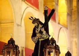 La hermandad de Jesús Nazareno de Santaella otorga su medalla de oro a la del Gran Poder