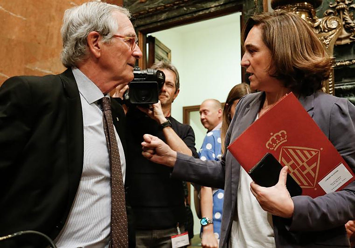 Trias y Colau, en el último pleno del anterior mandato