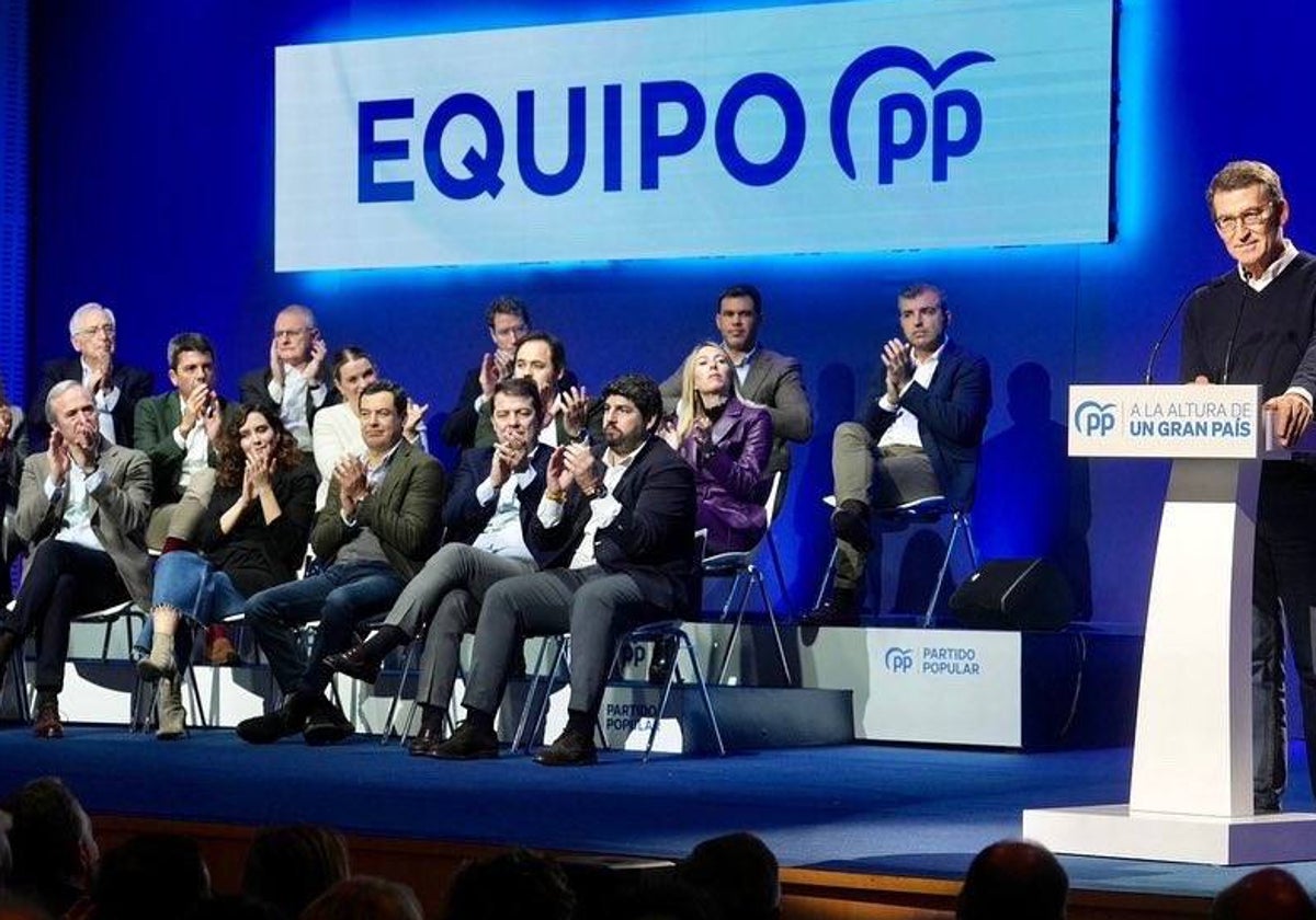 Núñez junto a los líderes territoriales del PP escuchan a Feijóo en Zaragoza