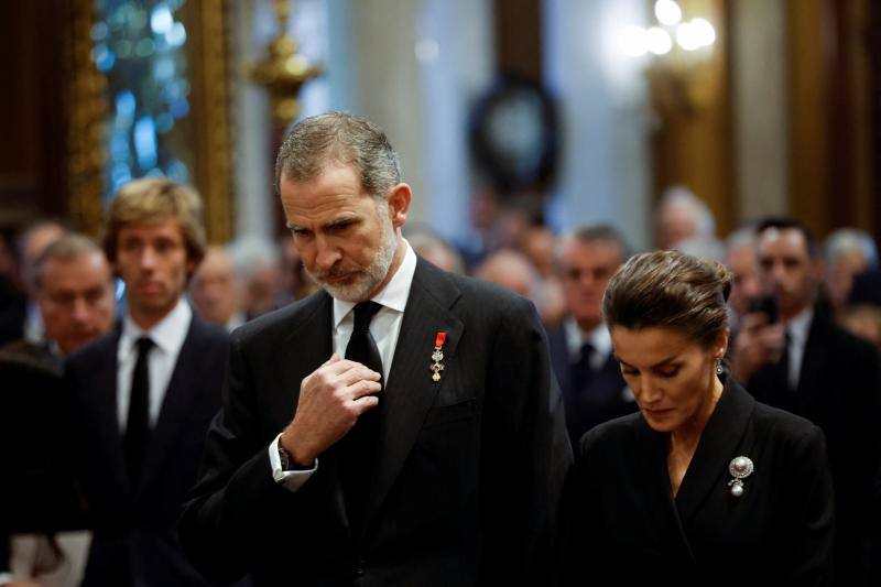 Los Reyes Don Felipe y Doña Letizia en el interior de la catedral ortodoxa de Atenas