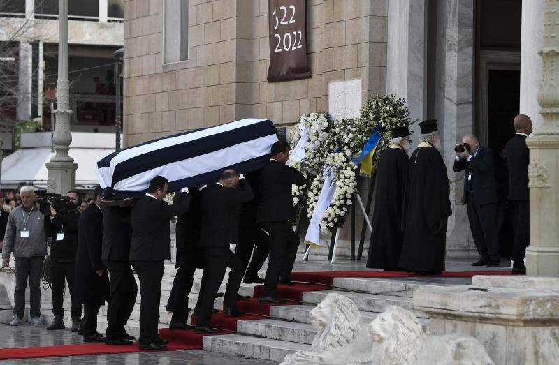 Los restos de Constantino II de Grecia son trasladados hasta la catedral ortodoxa de Atenas