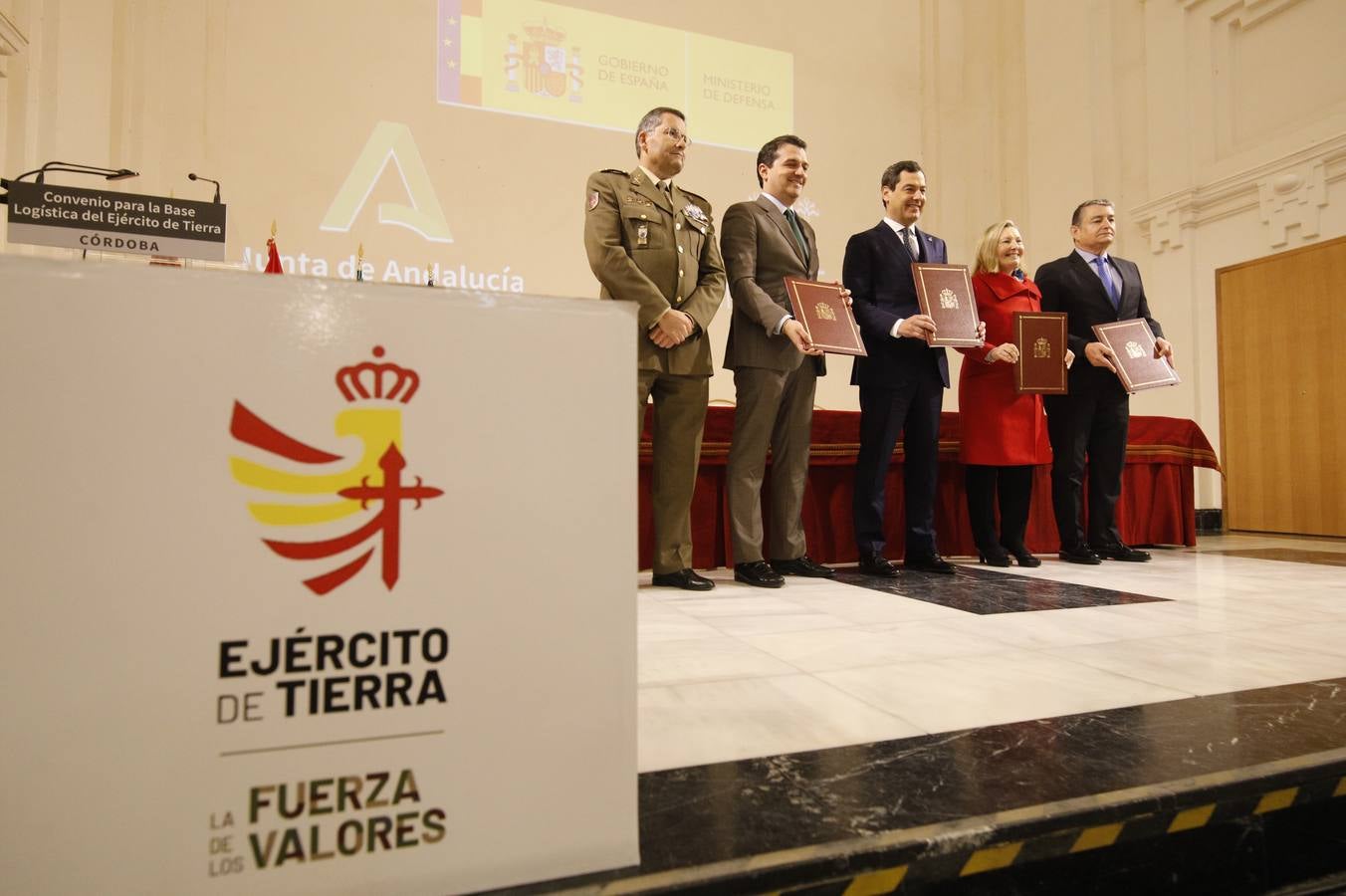 La firma de los convenios de la Base Logística de Córdoba, en imágenes