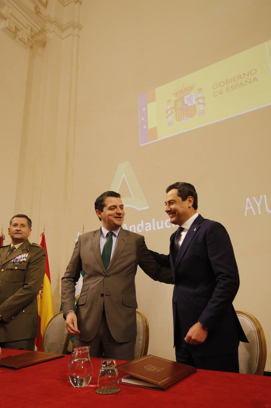 La firma de los convenios de la Base Logística de Córdoba, en imágenes