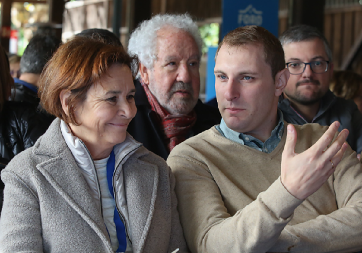 La presidenta de Foro Asturias, Carmen Moriyón, y el secretario general y candidato a la presidencia del partido en el Principado, Adrián Pumares