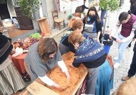 Senderismo y folclore se unen a la oferta cultural de la Fiesta de la Matanza de Alcaracejos