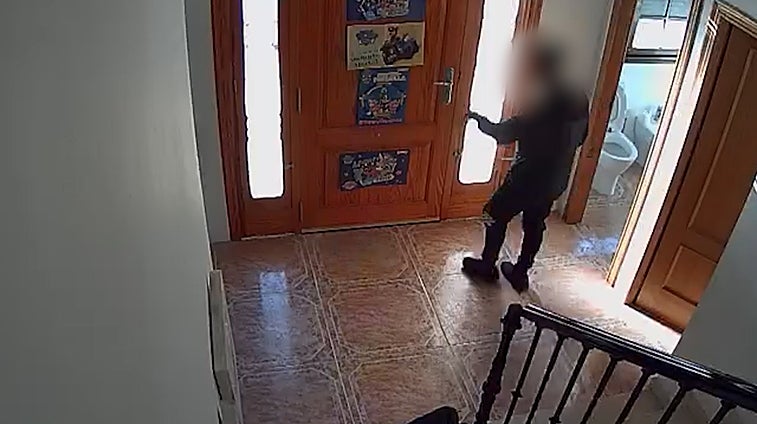 Detenido un ladrón por robar joyas y dinero en dos viviendas de El Palmar