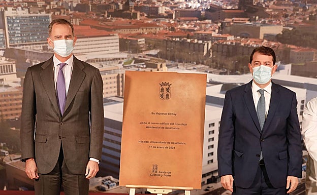 El Rey Felipe VI y Mañueco, durante la inauguración
