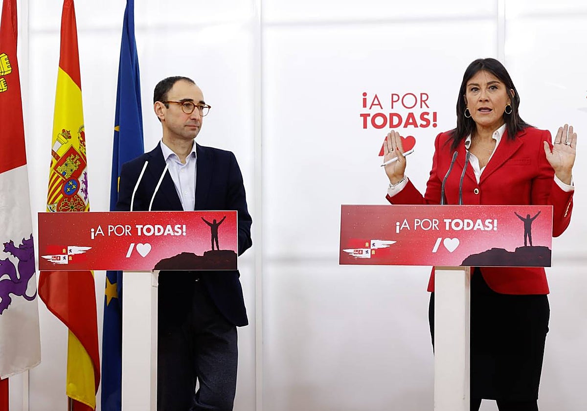 Ana Sánchez comparece junto al portavoz de Interior del Grupo Socialista en el Congreso de los Diputados, David Serrada