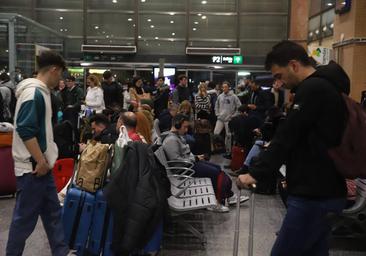 La avería en las vías del AVE afecta ya a un centenar de trenes con paso por Córdoba