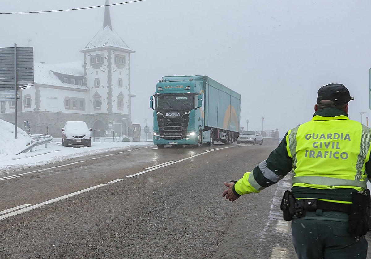 Nieve en el puerto de Pajares, en León