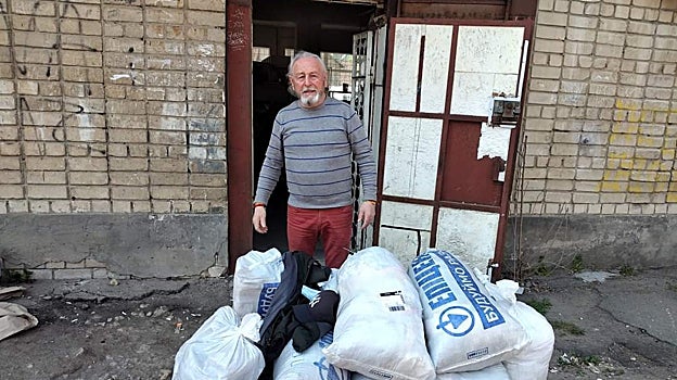 Imagen de archivo de Mariano García en tareas humanitarias