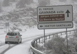 El temporal de frío, nieve y lluvia provoca cortes de carretera en varias provincias de Andalucía