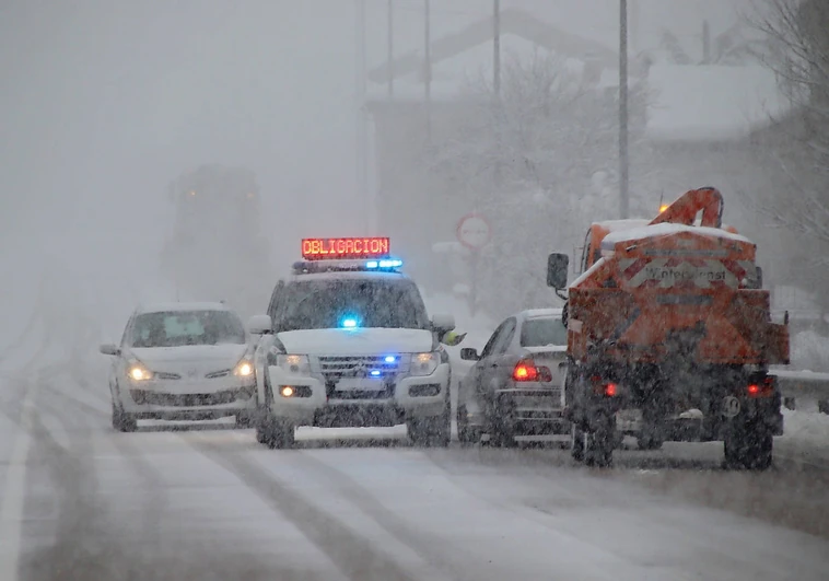 La alerta por nieve sigue activa en buena parte de Castilla y León, con riesgo de avenidas en los ríos