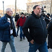 Junqueras abandona abucheado la protesta independentista contra la cumbre hispano-francesa