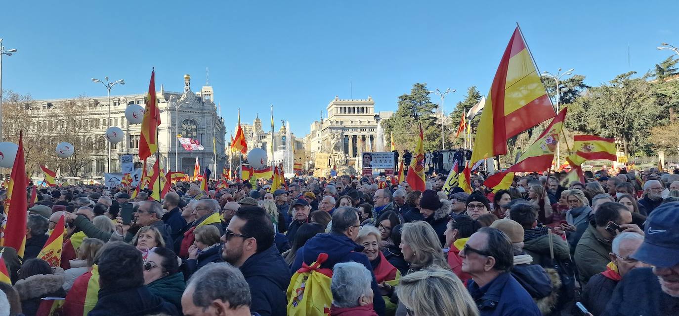 Fotogalería: masiva concentración en Madrid contra Pedro Sánchez