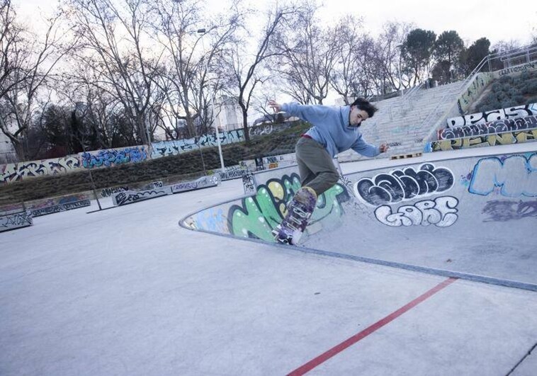 Abre la primera escuela municipal de 'skate' en Madrid: «Esto se trata de divertirte y superarte»