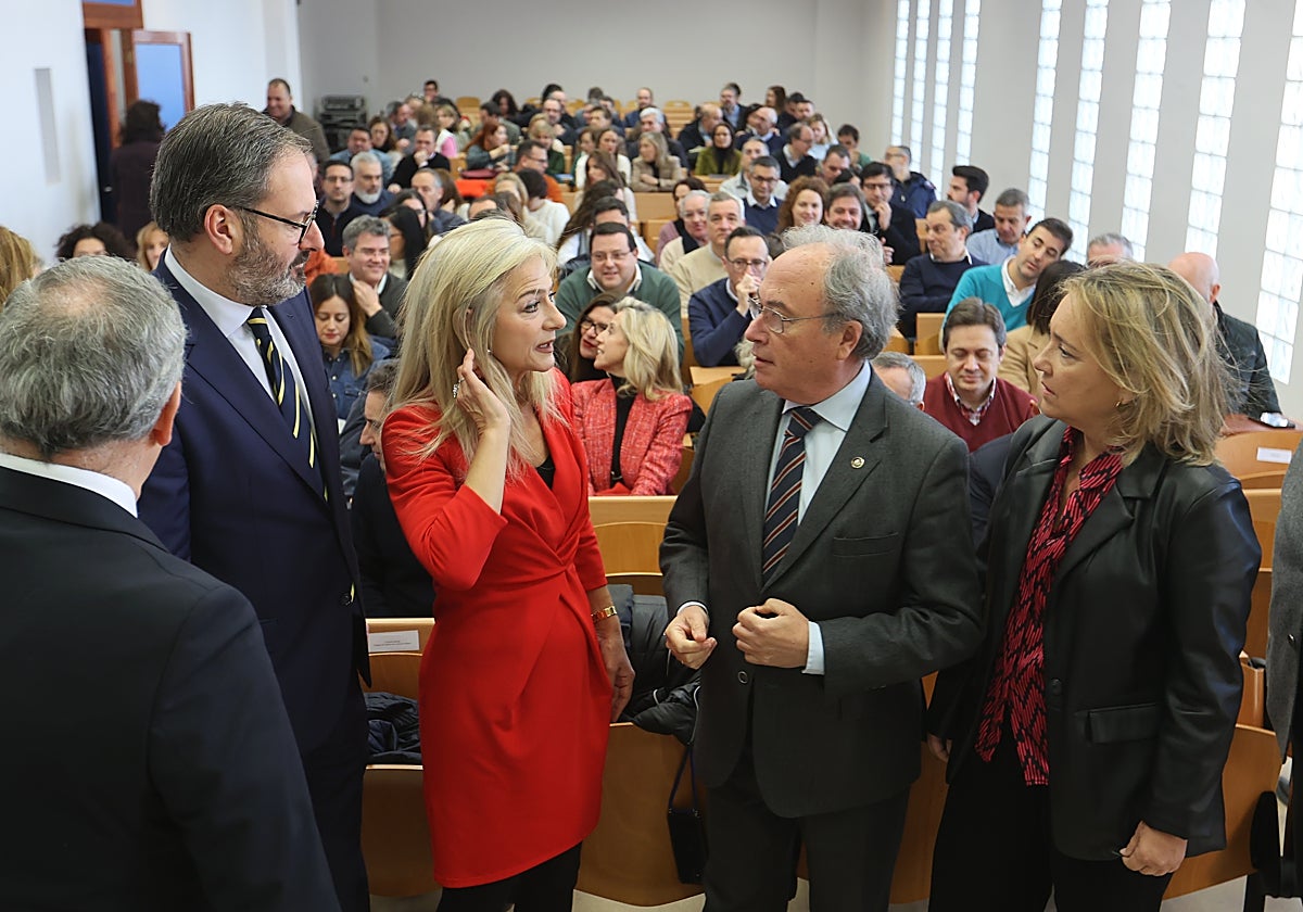 La consejera Patricia del Pozo junto al presidente de CECO  en Córdoba