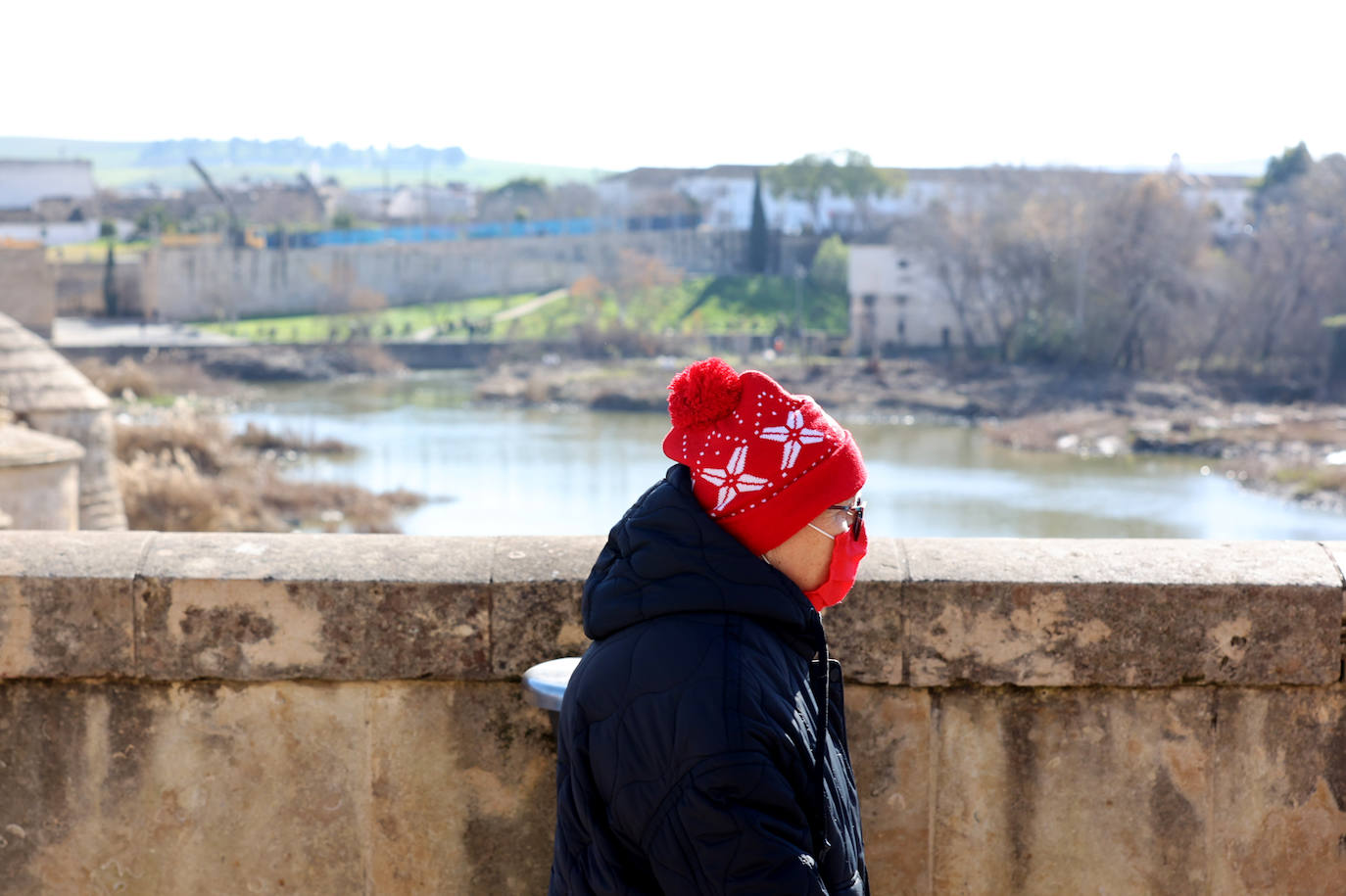 Un día de intenso frío en Córdoba, en imágenes
